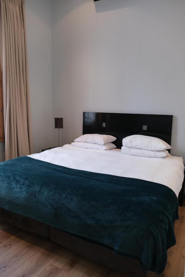 Daddy Long Legs Self Catering Apartments Кейптаун Екстериор снимка