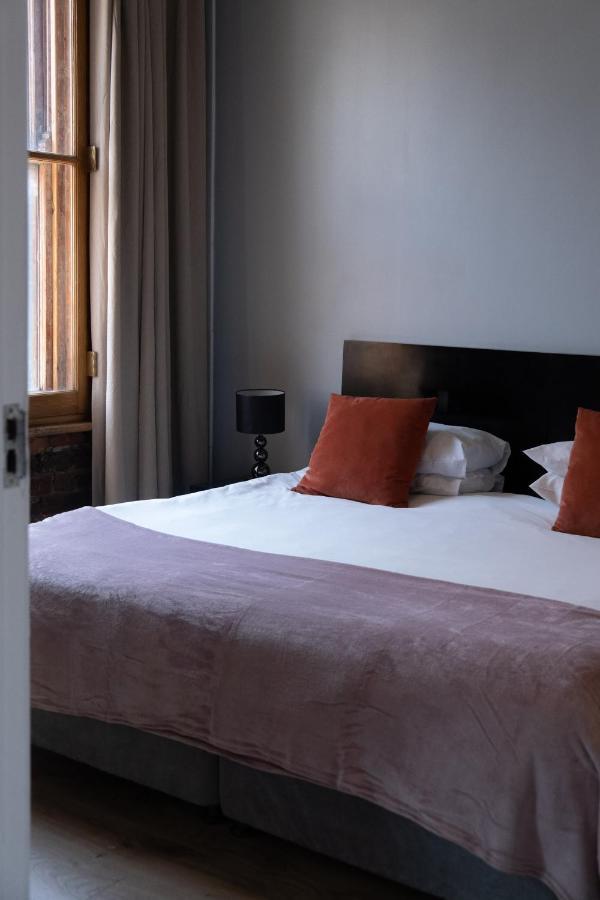 Daddy Long Legs Self Catering Apartments Кейптаун Екстериор снимка