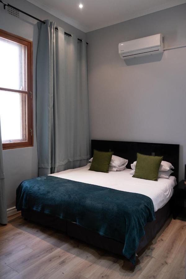 Daddy Long Legs Self Catering Apartments Кейптаун Екстериор снимка