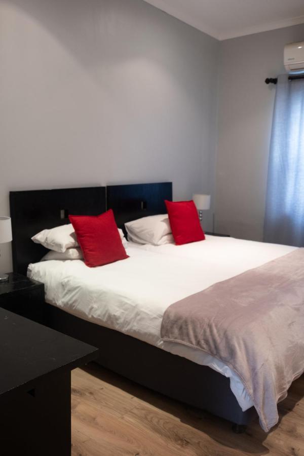 Daddy Long Legs Self Catering Apartments Кейптаун Екстериор снимка