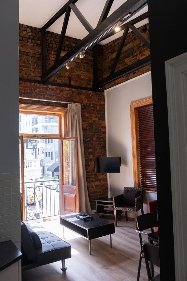 Daddy Long Legs Self Catering Apartments Кейптаун Екстериор снимка