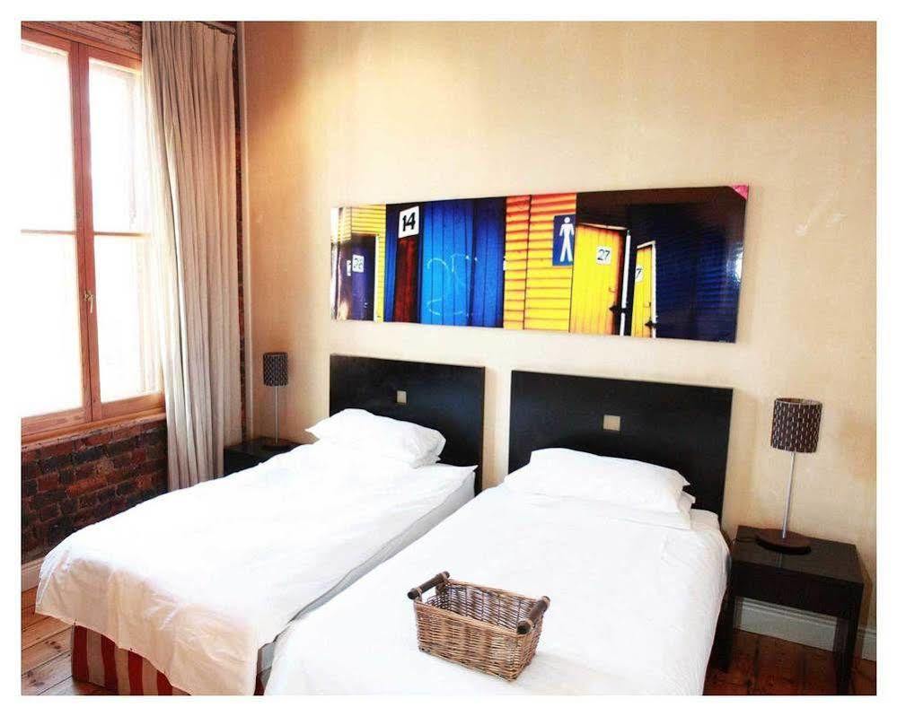 Daddy Long Legs Self Catering Apartments Кейптаун Екстериор снимка